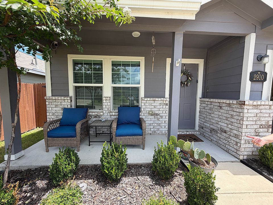 1st image of 2910 Acacia Dr