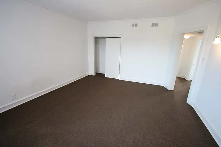 925 East 46th Street — Photo 33