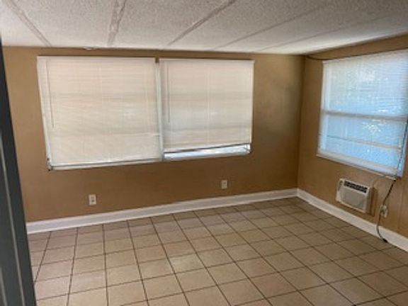 5th image of 3034 Holiday Lake Dr