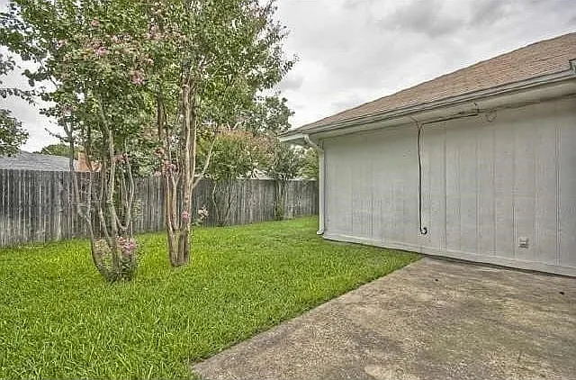 2021 Chalfont Dr — Photo 3