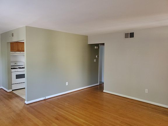 4th image of 1044 N Daniel St #B