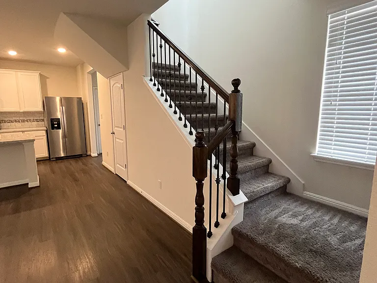 106 Buckthorn Dr — Photo 3