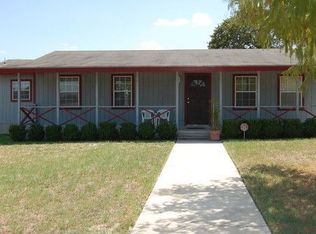 4302 Waterwood Pass Dr, Elmendorf, TX 78112