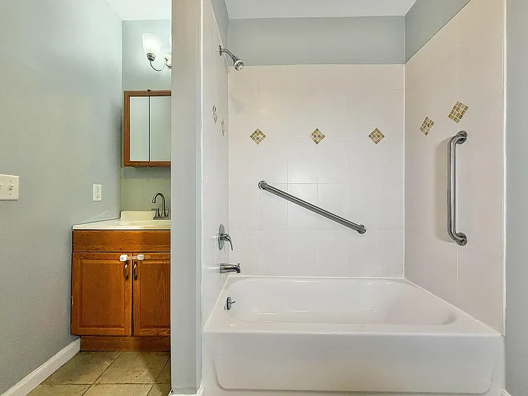 236 Van Horne St #1B — Photo 22