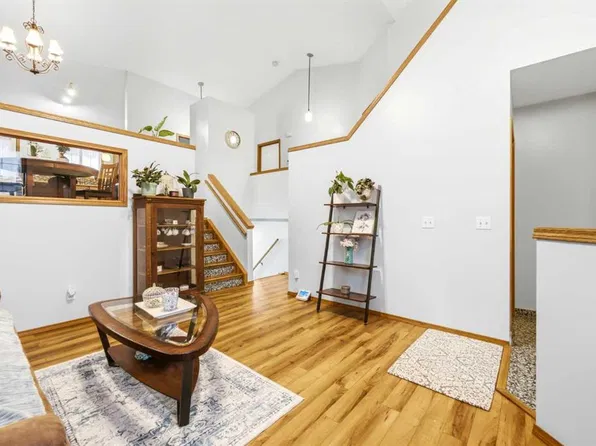 10 S Cimarron Meadows Way, Okotoks, AB T1S 1T4
