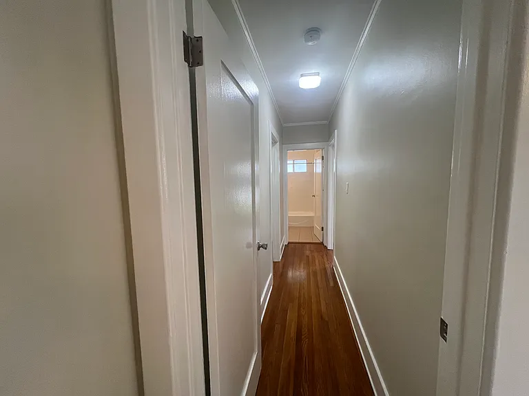 433 W Windsor Rd — Photo 10