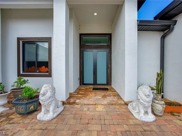 220 NE 8th Place Cpe, Coral, FL 33909