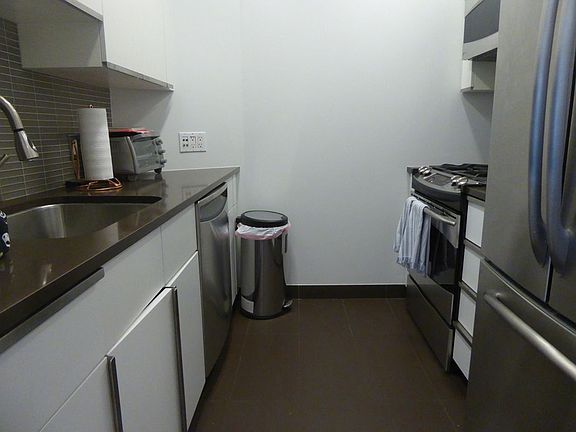 5th image of 200 W 67th St APT 12D