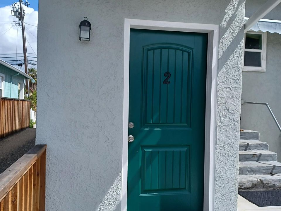 1st image of 1365 Vine St #2