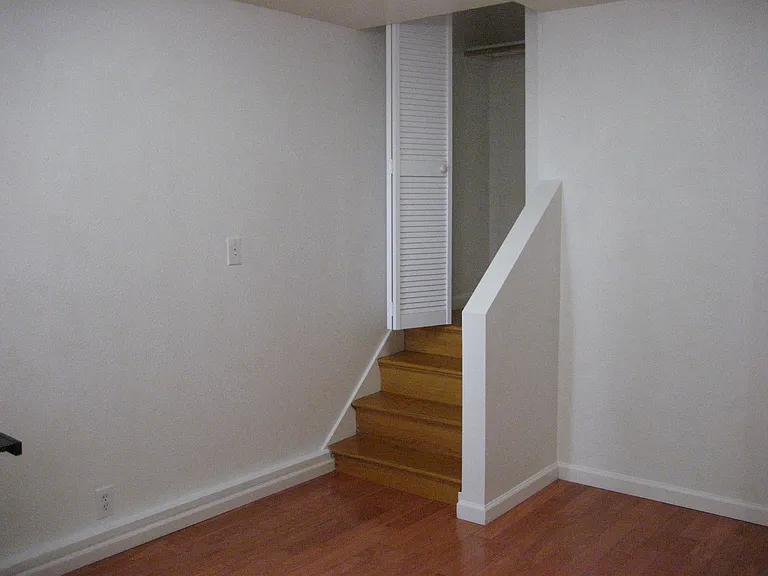 2061 32nd Ave — Photo 7