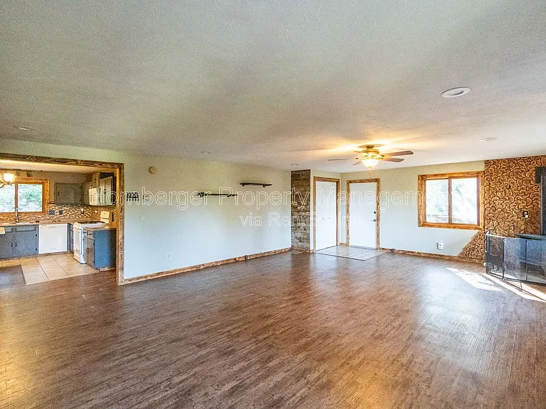 1407 W Spring Ln — Photo 7