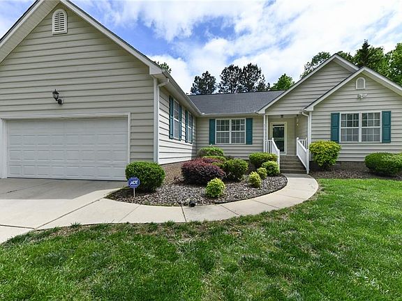 2nd image of 2110 Forest Edge Dr