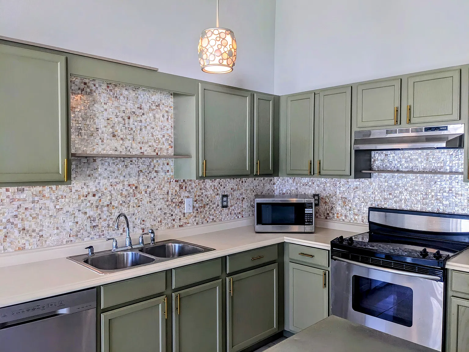 3 bed, 1400 sqft, $2,595 — Photo 4