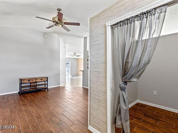 4th image of 219 Dahoon Holly Dr