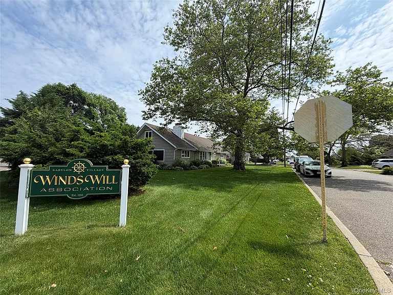 3 Deeringwood Ln — Photo 3