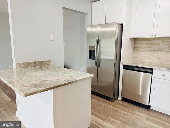 4th image of 1008 Lindsey Ct