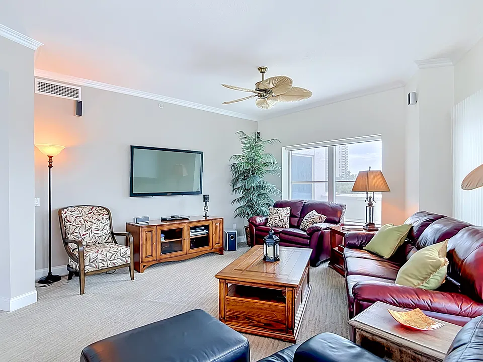 2 Oceans West Blvd #300
