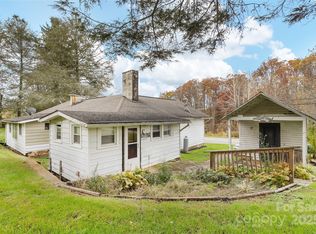 1906 Ratcliff Cove Rd, Waynesville, NC 28786