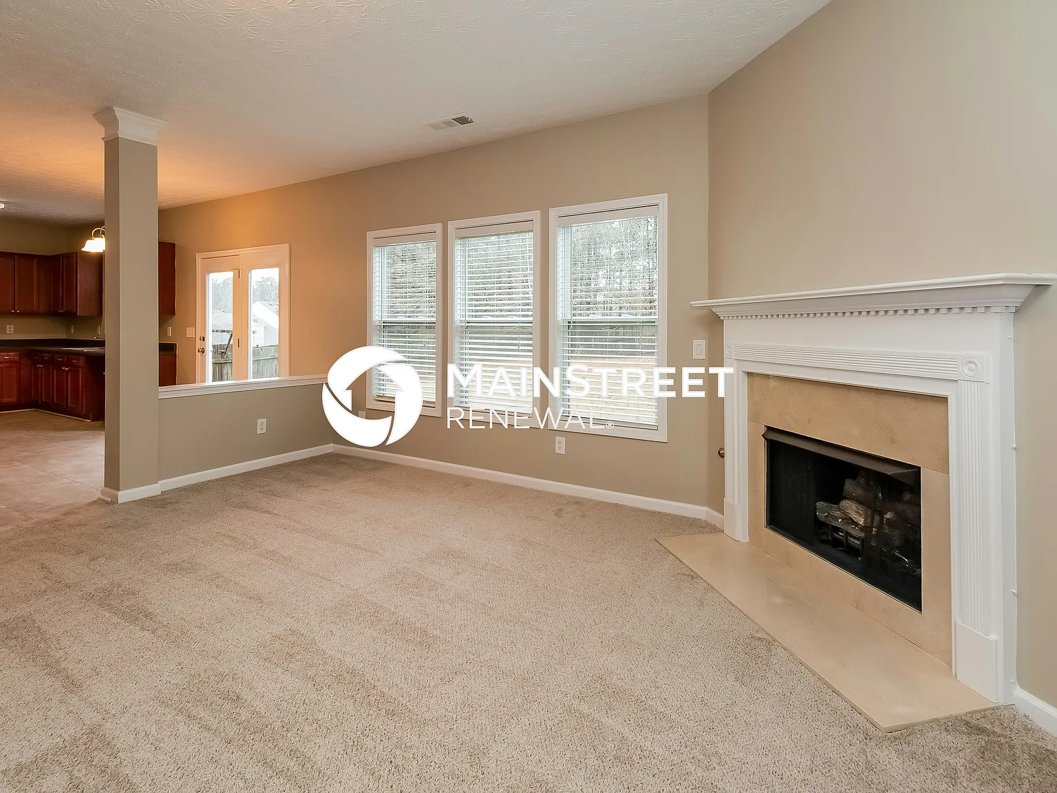 2360 Village Green Dr — Photo 2