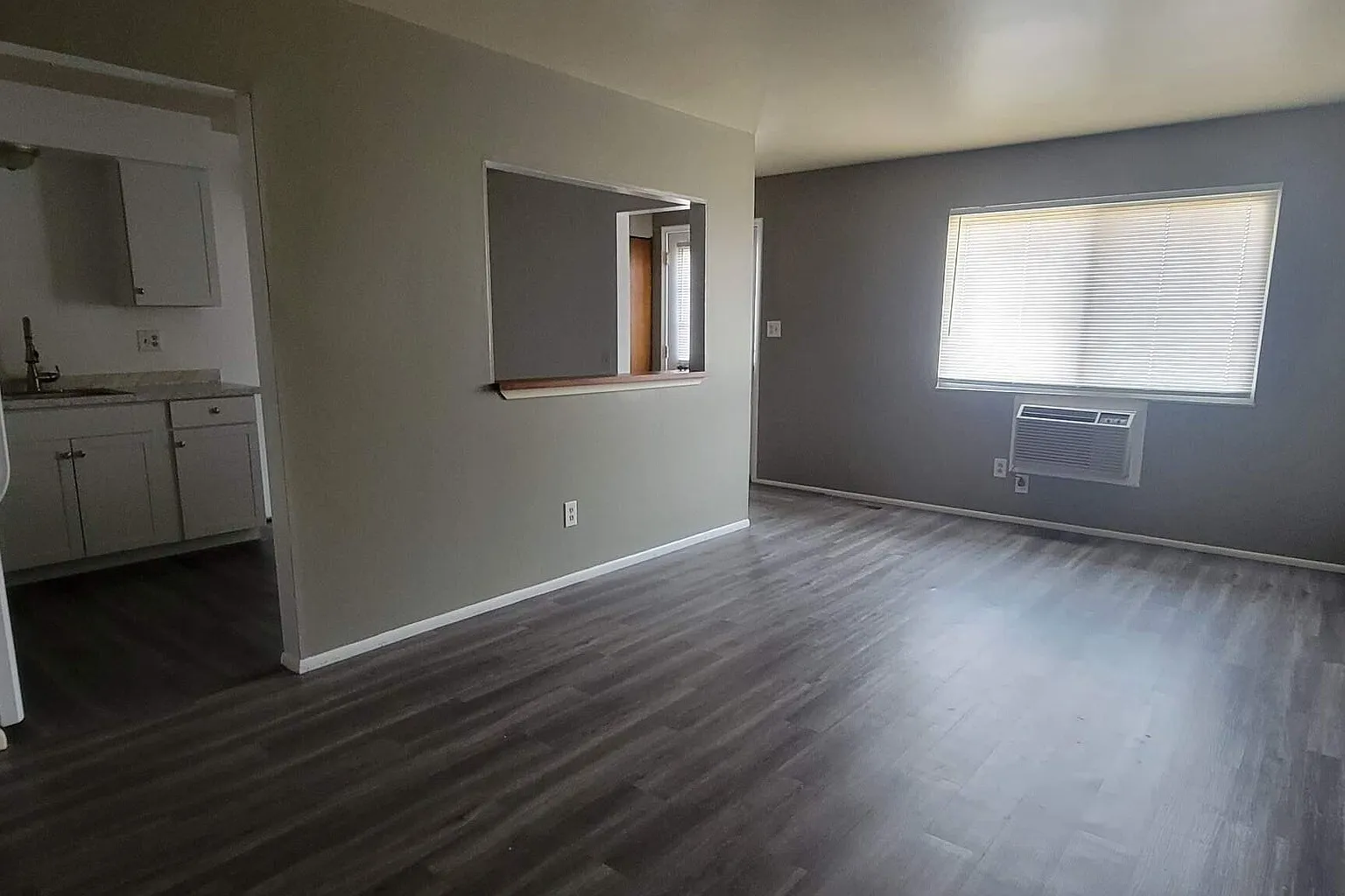 2 bed, 585 sqft, $1,000 — Photo 2