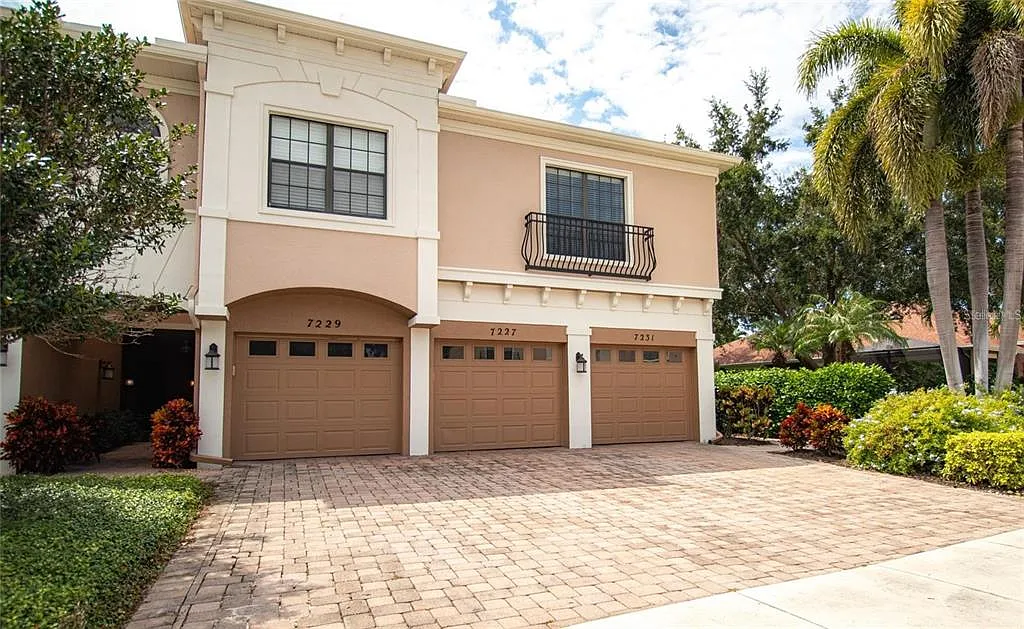 3 bed, 2.5 bath, 1277 sqft, $2,150 — Photo 2