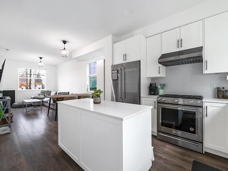 707 Robinson St #108 — Photo 18
