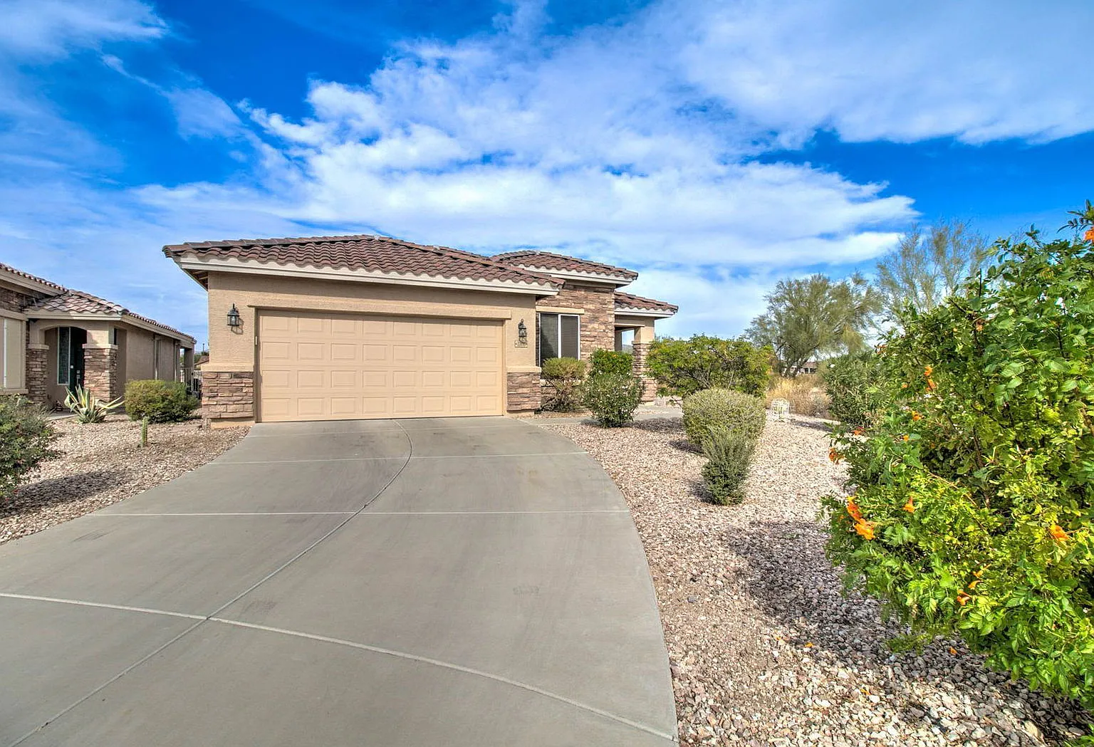 3 bed, 2.0 bath, 1962 sqft, $2,500 — Photo 1