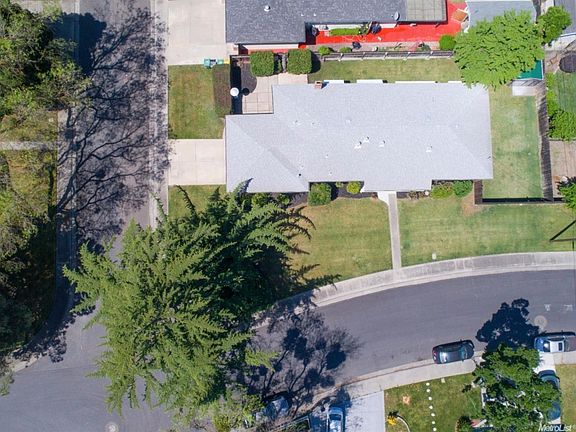 3rd image of 2445 Gardena Ave