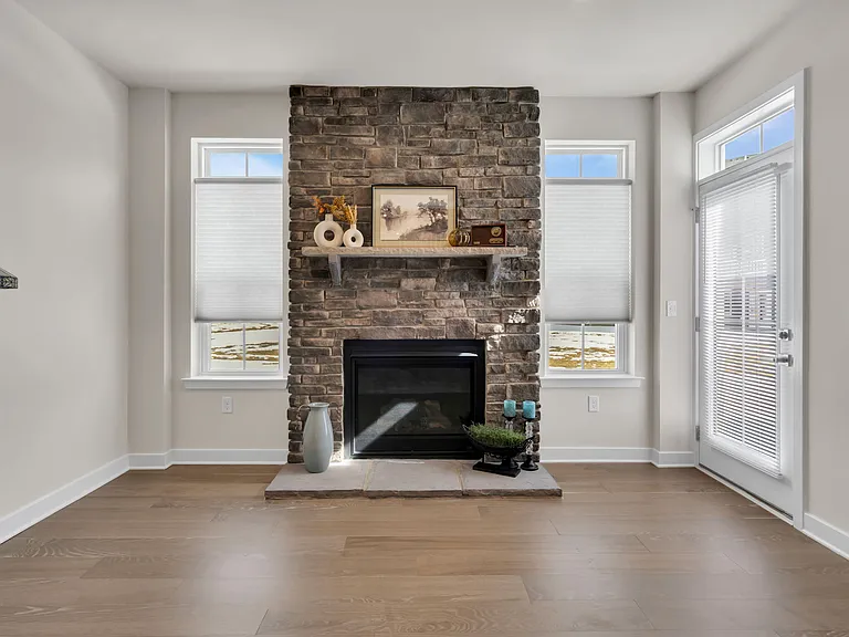 116 S Durham Dr — Photo 6