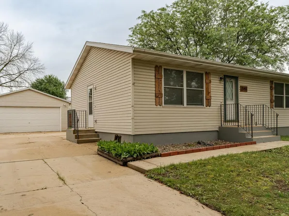 2051 44th St NW, Rochester, MN 55901