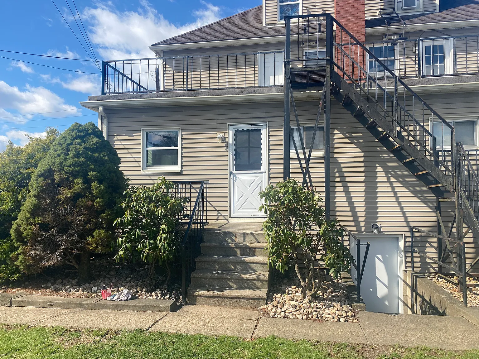 2 bed, $700 — Photo 1