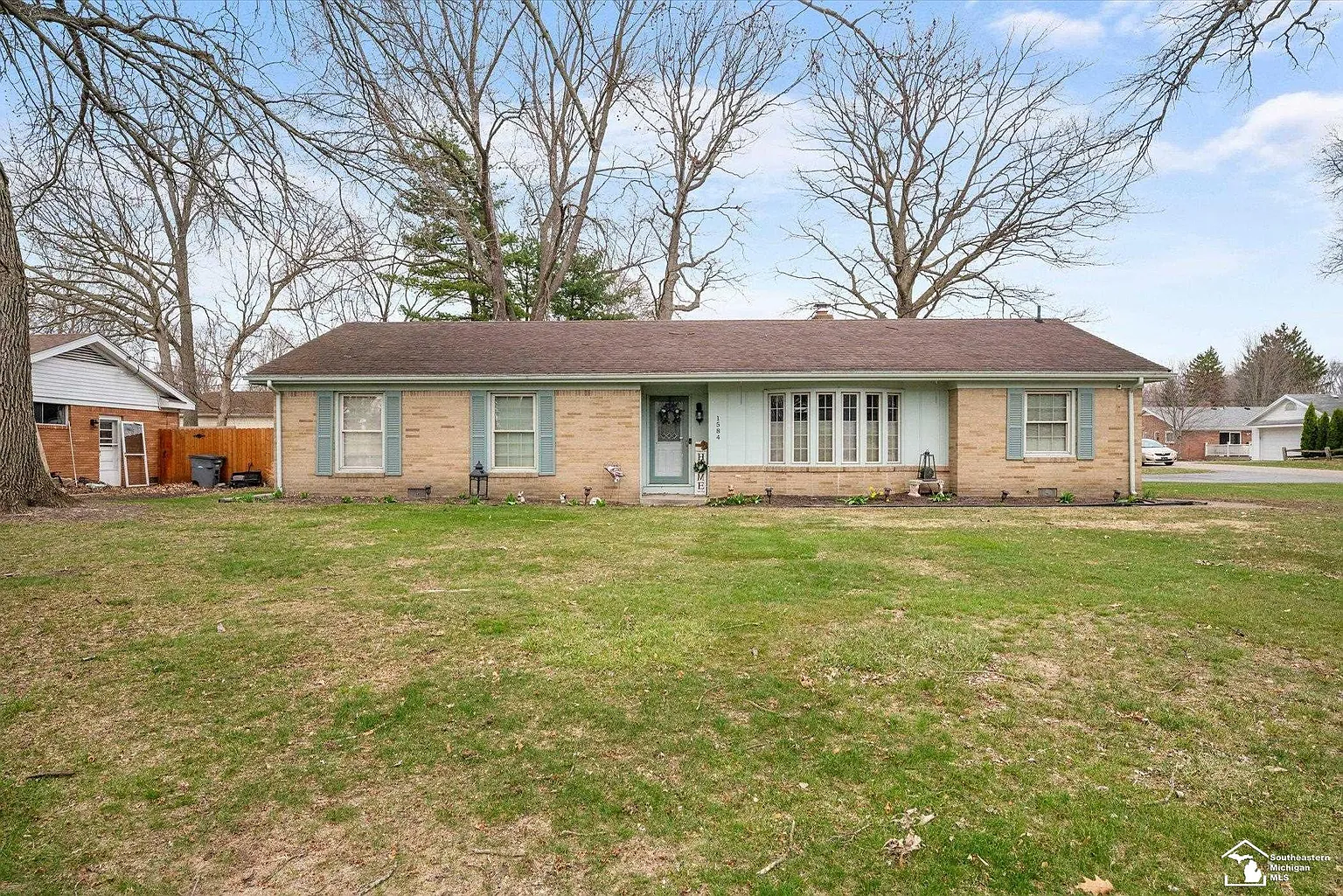 1584 Tennyson Dr photo 1