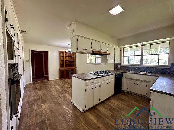 4th image of 2208 Greenhills Dr