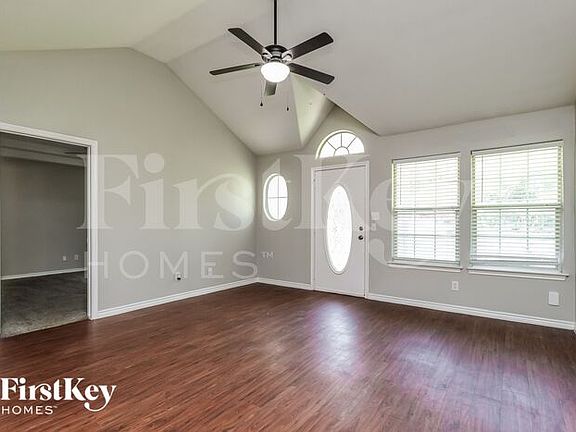 5th image of 10684 Royal York Dr