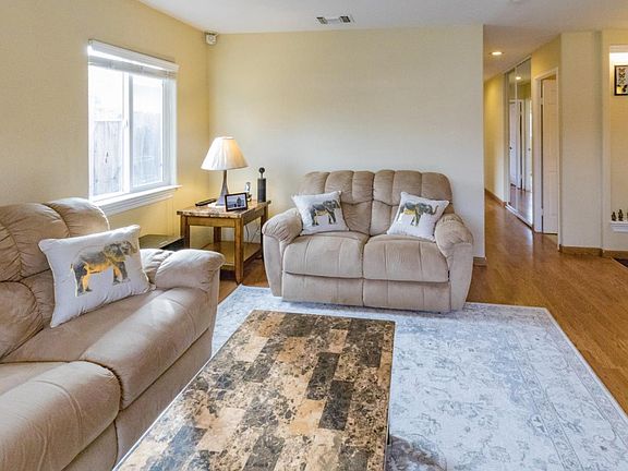 4th image of 3877 Ezie St