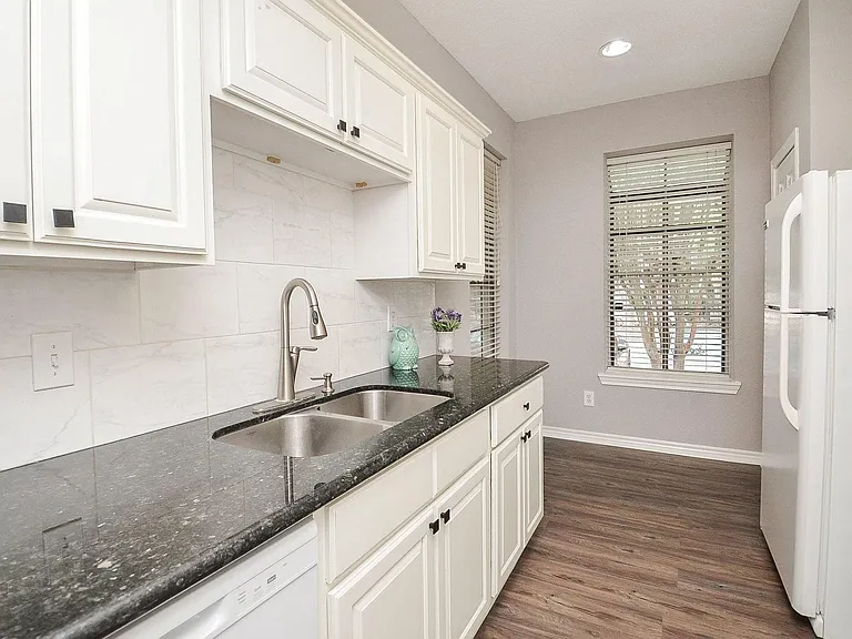 2255 Braeswood Park Dr #195 — Photo 12