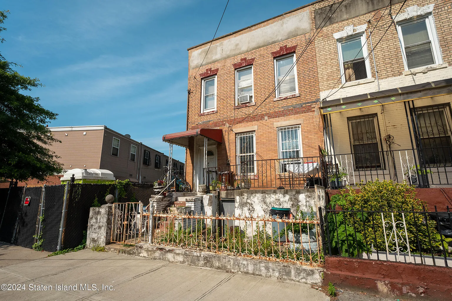 610 Alabama Ave photo 1