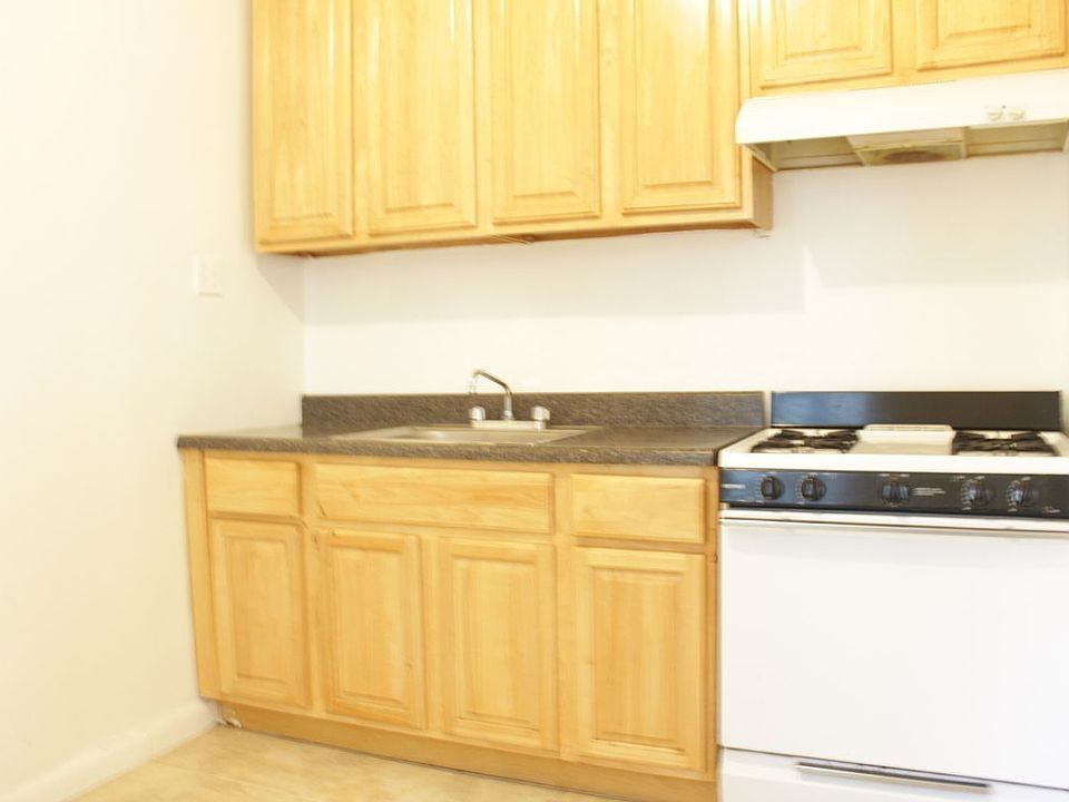1st image of 2100 Beekman Pl #6E