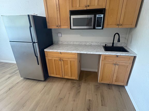 5th image of 2308 9th St W #10