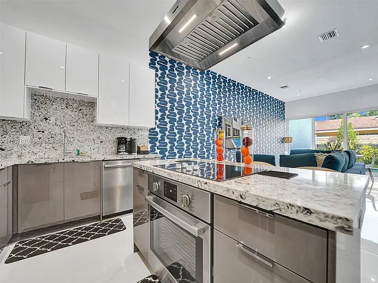 1222 NE 15th Ave — Photo 17