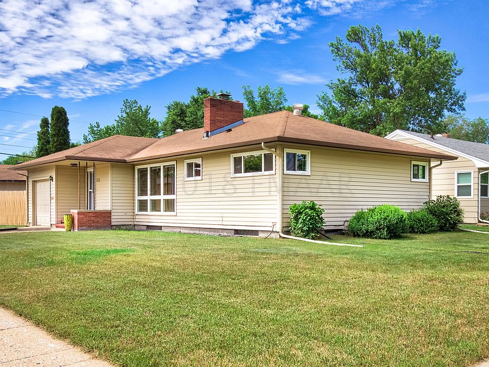 1st image of 206 6th Ave E