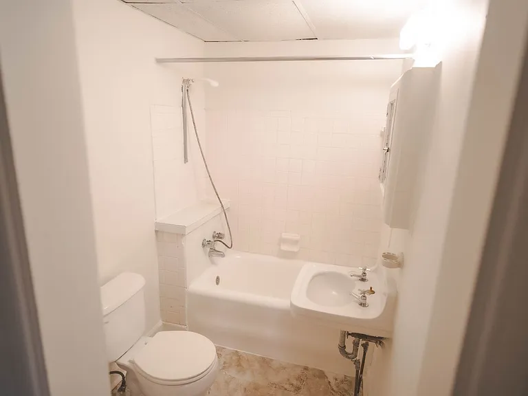 775 E. Broad St — Photo 80