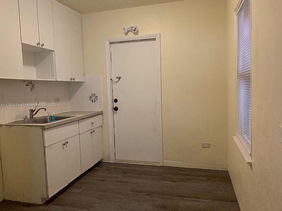 4th image of 517 NE 83rd St #0