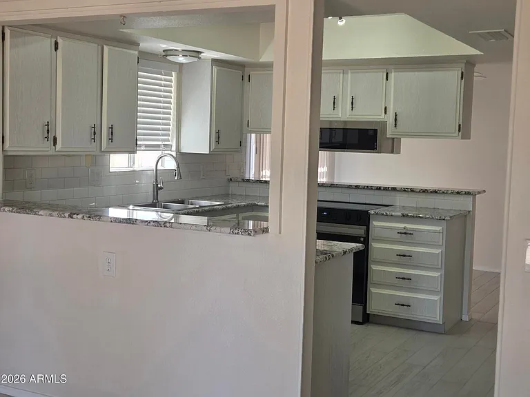 10214 E Watford Way — Photo 5