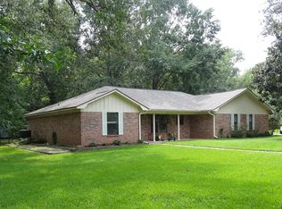 306 Fay Way Dr, Palestine, TX 75801