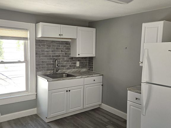 3rd image of 1924 E 123rd St APT 2