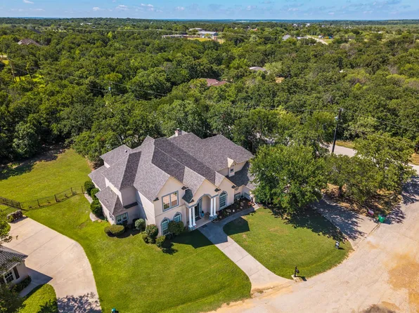 100 Manders Ct, Runaway Bay, TX 76426