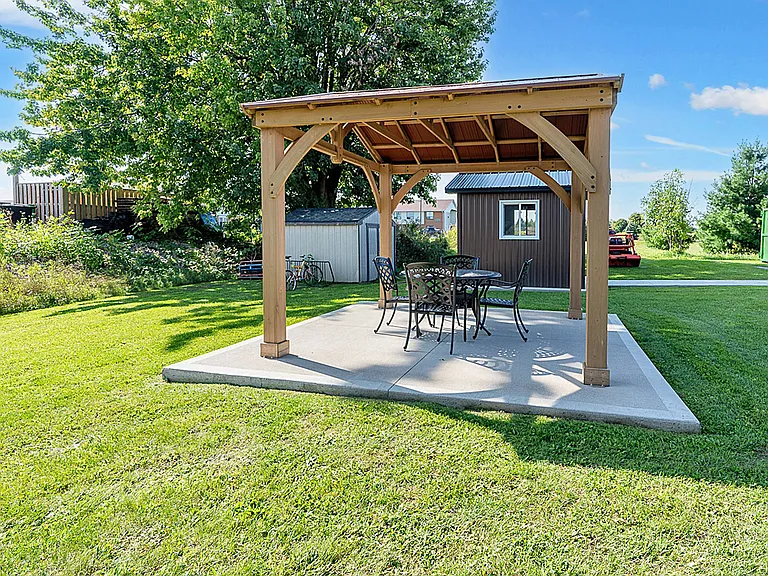 554 Ivings Dr — Photo 22