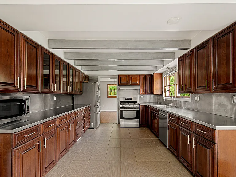 251 Franklin Dr — Photo 8