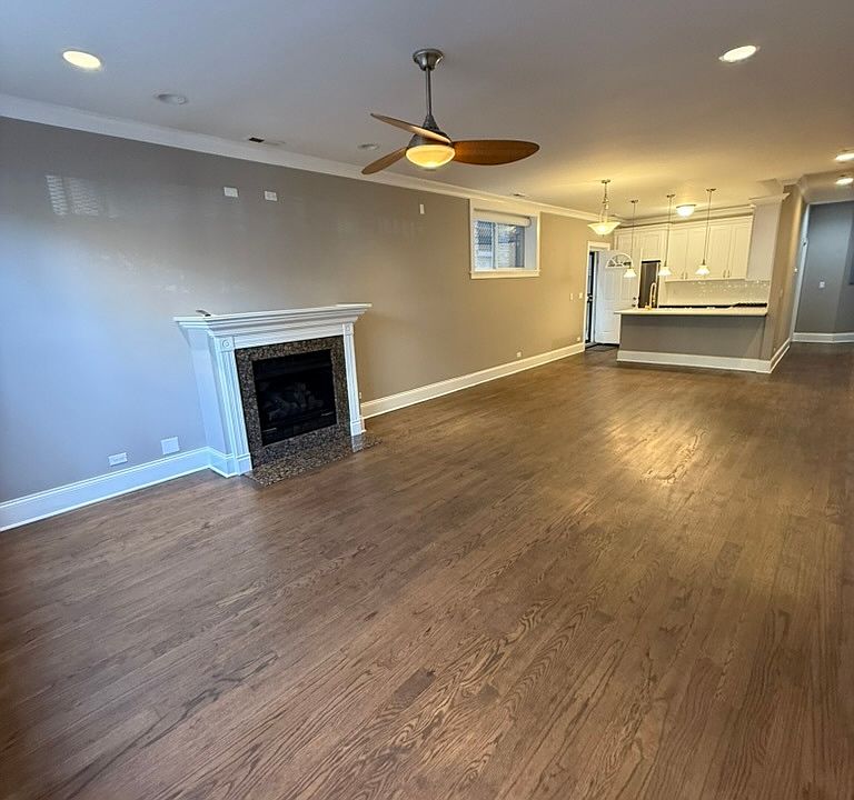 2nd image of 1309 W Lunt Ave #1E